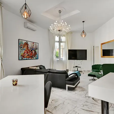 Апартаменты Le Borniol, Splendid 3 Bedrooms Appt, Center *