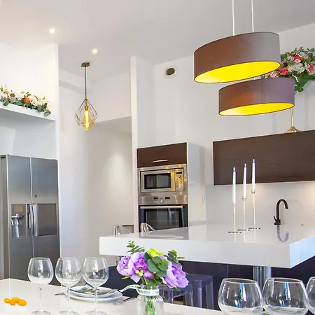 Le Borniol, Splendid 3 Bedrooms Appt, Center Apartment *